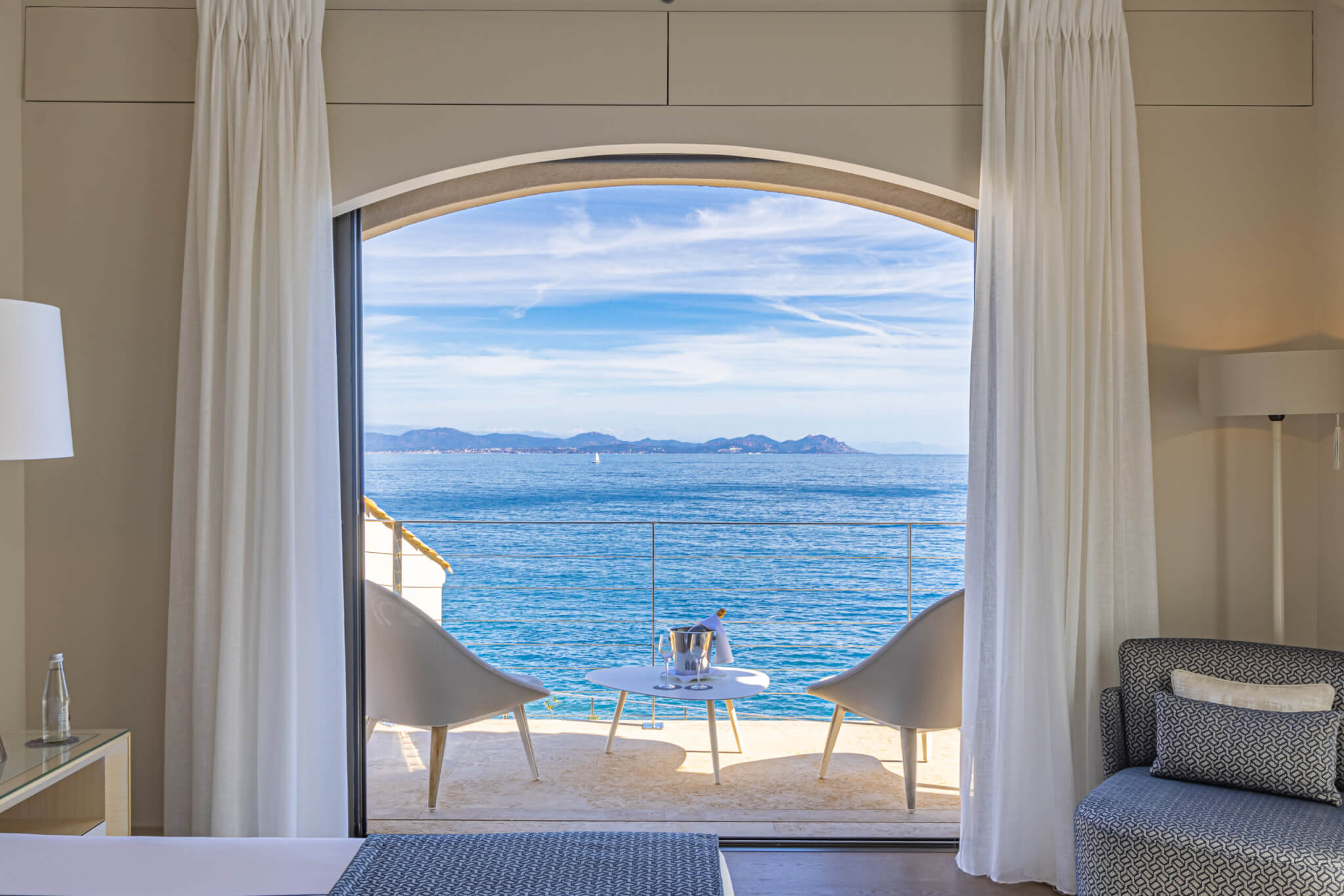 22Water’s Edge bedroom master balcony view Aria, Les Parcs