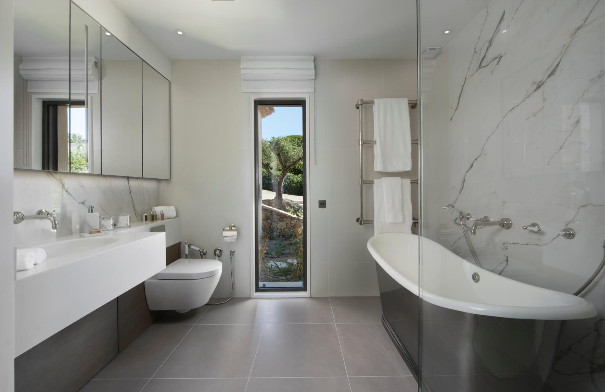24Water’s Edge bathroom 2 master Aria, Les Parcs